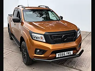 Used 2016 Nissan Navara Tekna Savannah Yellow - Interior and Exterior details 5