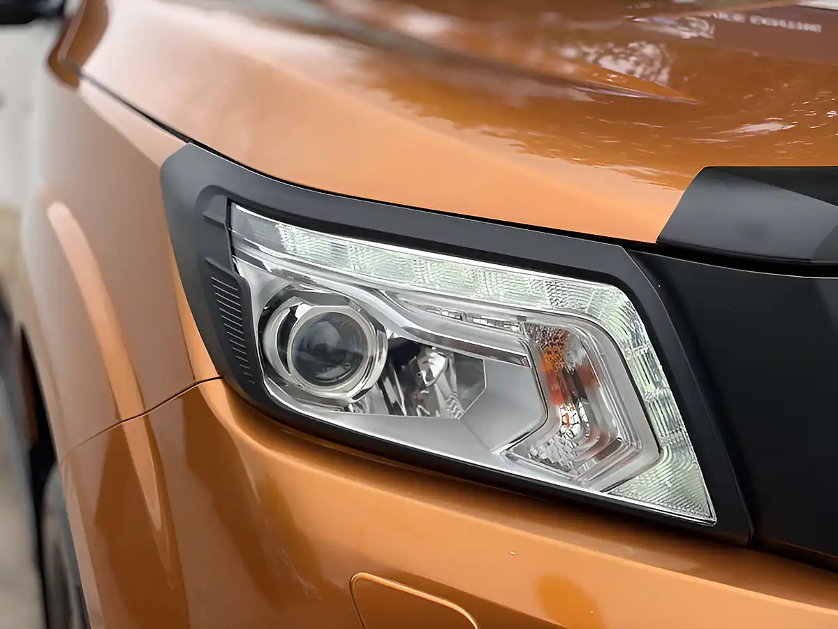 Used 2016 Nissan Navara Tekna Savannah Yellow - Interior and Exterior details 6