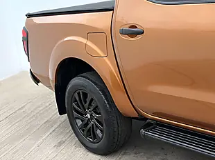 Used 2016 Nissan Navara Tekna Savannah Yellow - Interior and Exterior details 8