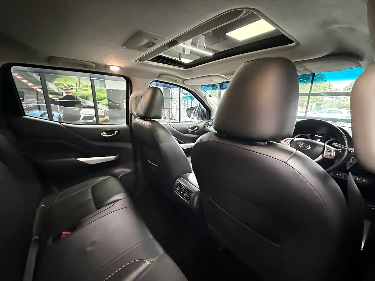 Used 2016 Nissan Navara Tekna Silver - Interior and Exterior details 12