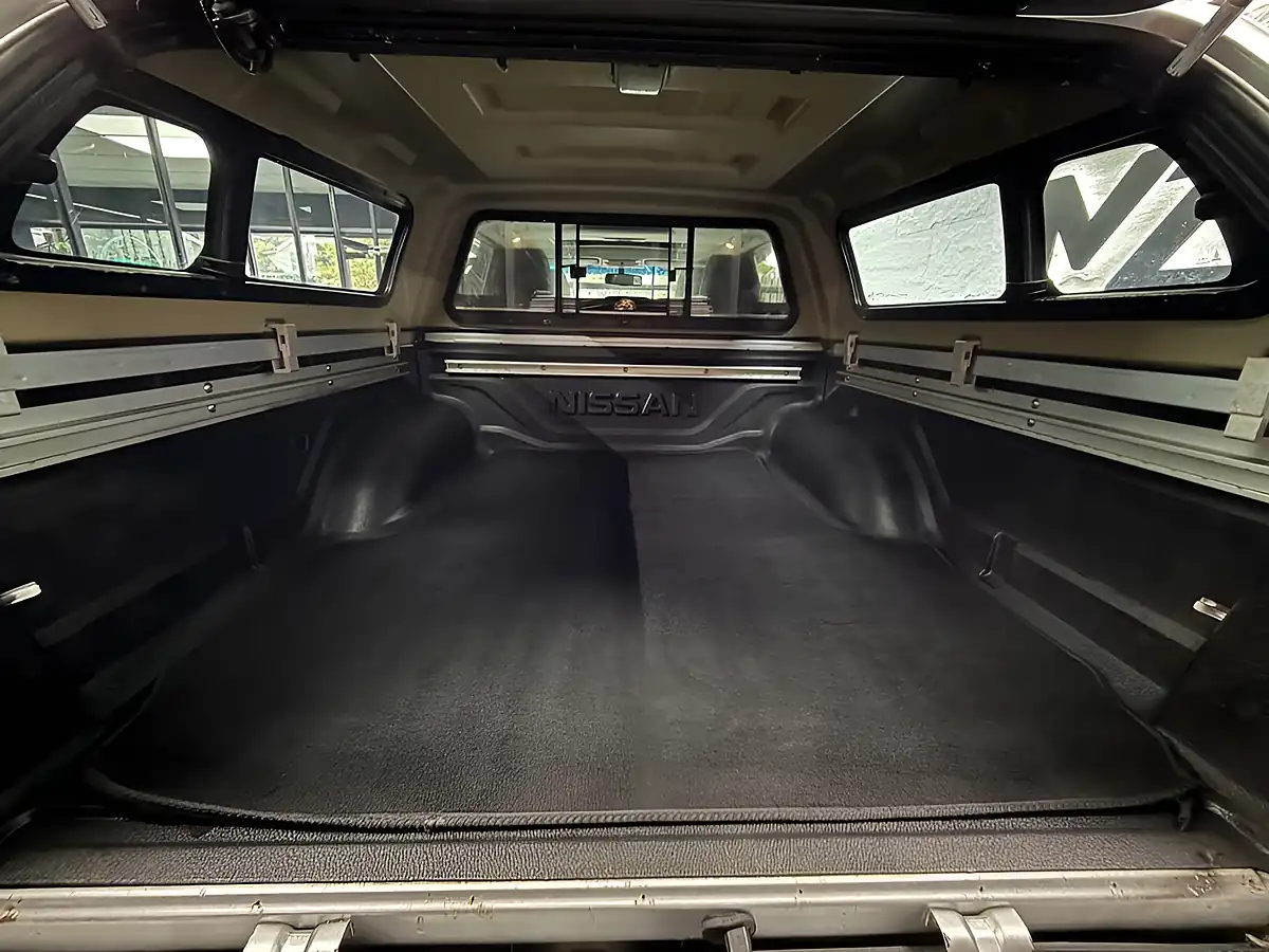 Used 2016 Nissan Navara Tekna Silver - Interior and Exterior details 17