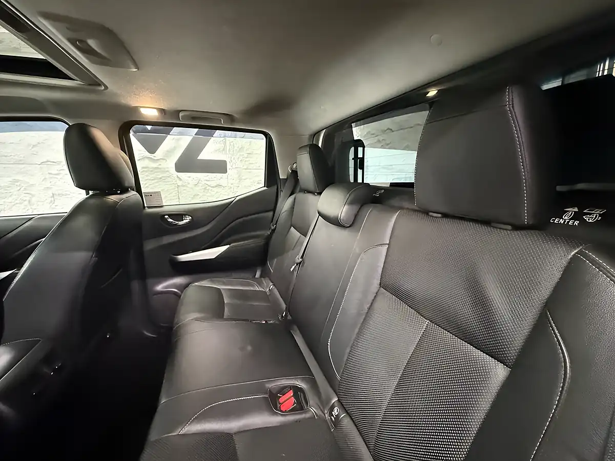 Used 2016 Nissan Navara Tekna Silver - Interior and Exterior details 18
