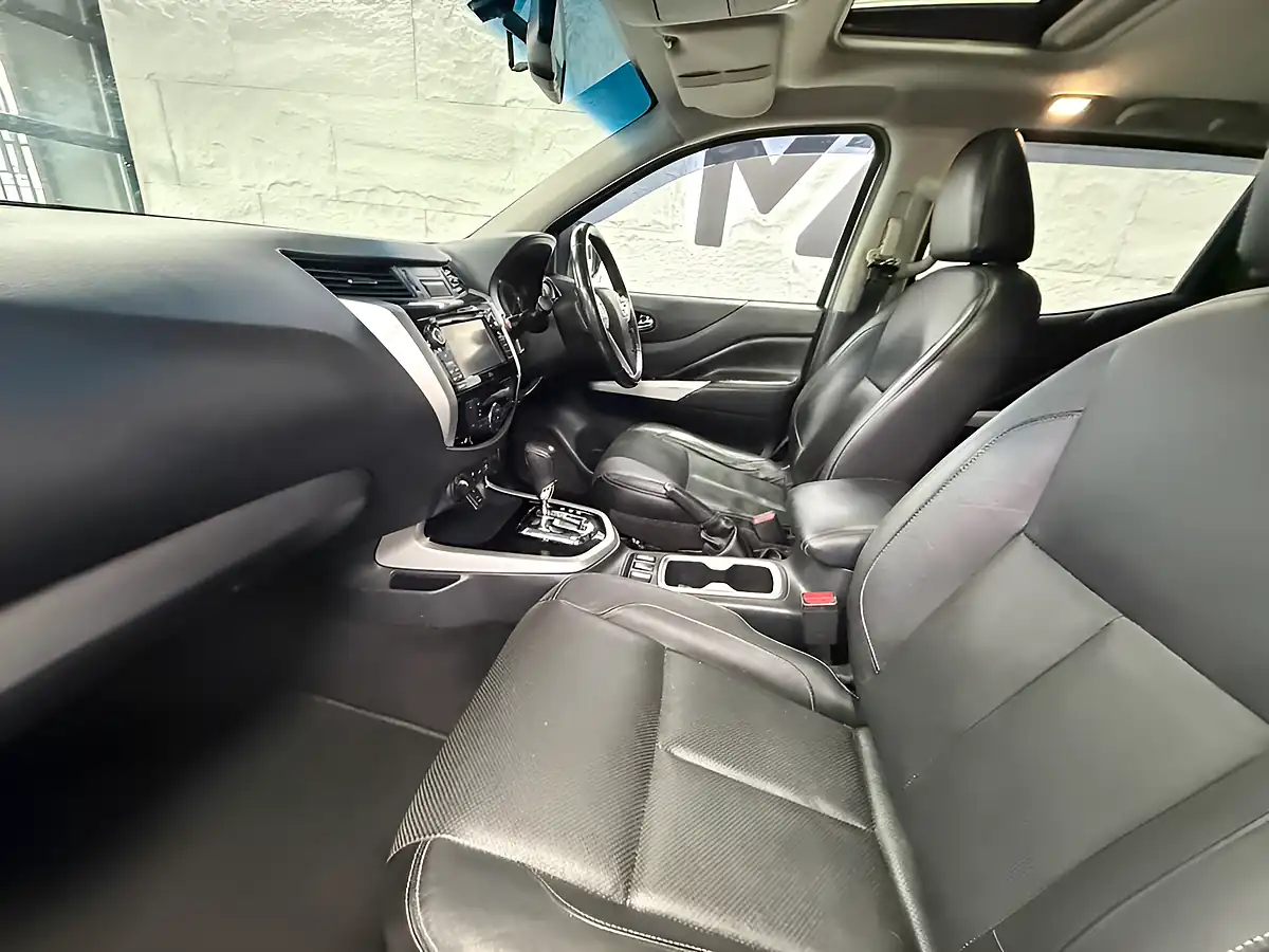 Used 2016 Nissan Navara Tekna Silver - Interior and Exterior details 19