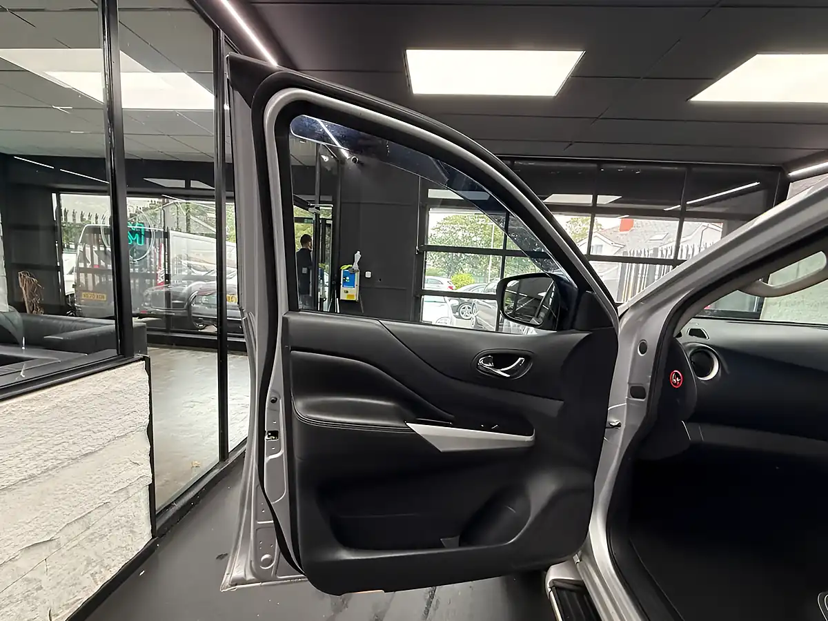 Used 2016 Nissan Navara Tekna Silver - Interior and Exterior details 20