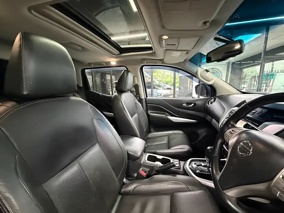 Used 2016 Nissan Navara Tekna Silver - Interior and Exterior details 3