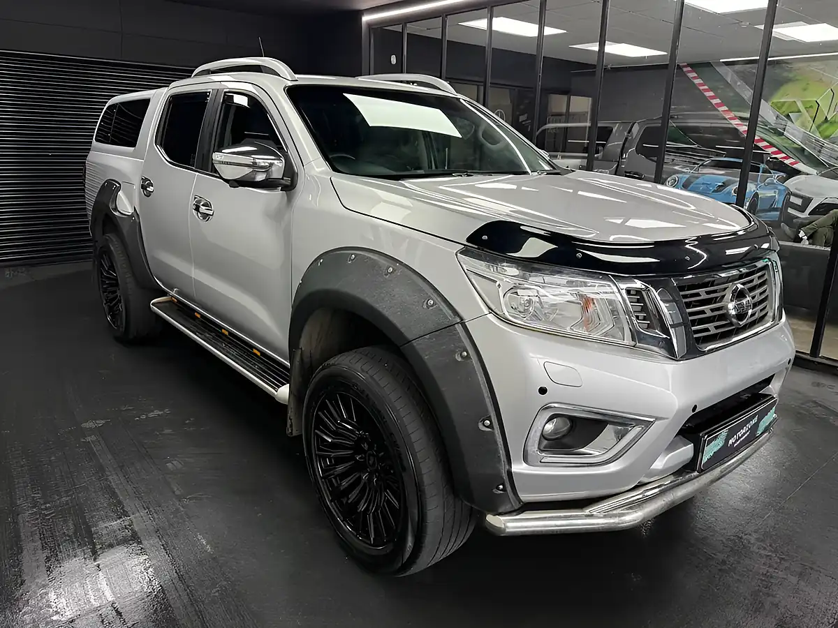 Used 2016 Nissan Navara Tekna Silver - Interior and Exterior details 8