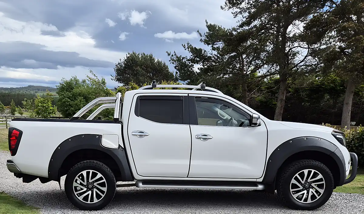 Used 2016 Nissan Navara Tekna White - Interior and Exterior details 3