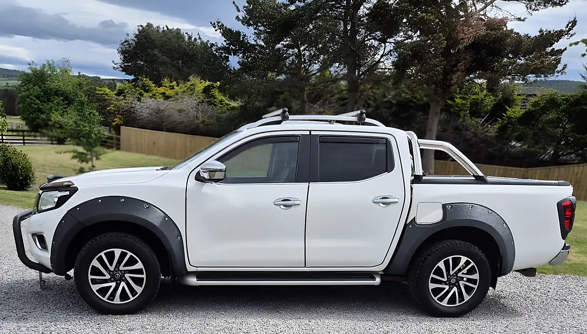 Used 2016 Nissan Navara Tekna White - Interior and Exterior details 4