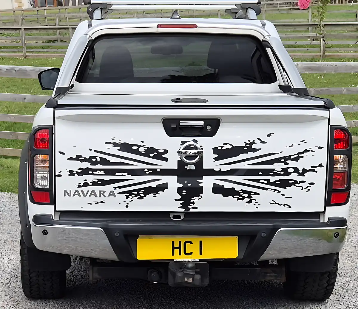 Used 2016 Nissan Navara Tekna White - Interior and Exterior details 5