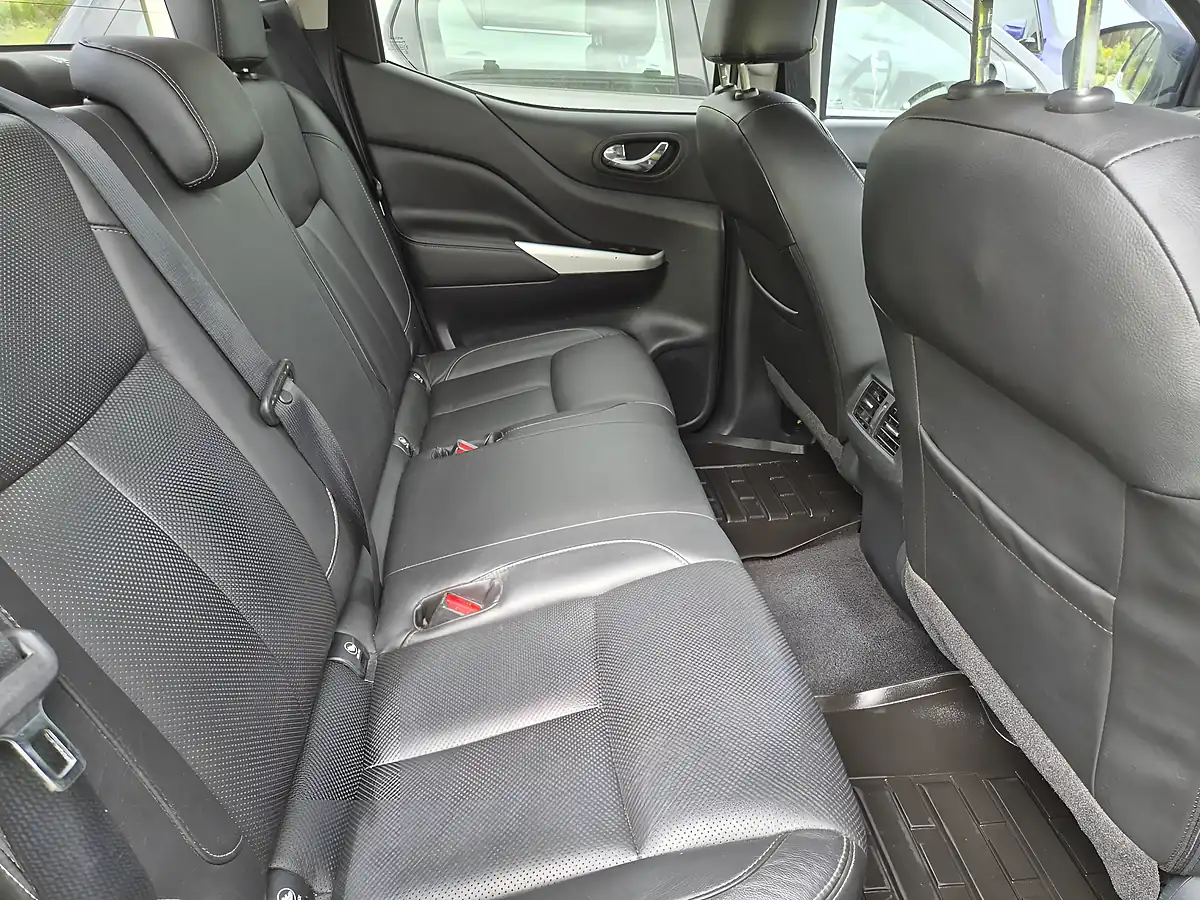 Used 2016 Nissan Navara Tekna White - Interior and Exterior details 9