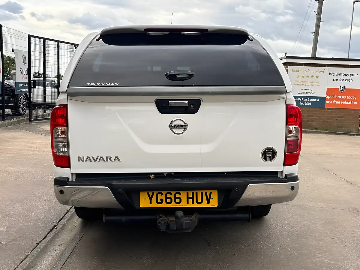 Used 2016 Nissan Navara Tekna White - Interior and Exterior details 4