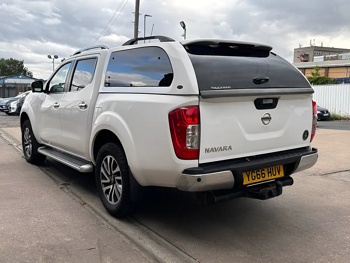 Used 2016 Nissan Navara Tekna White - Interior and Exterior details 5