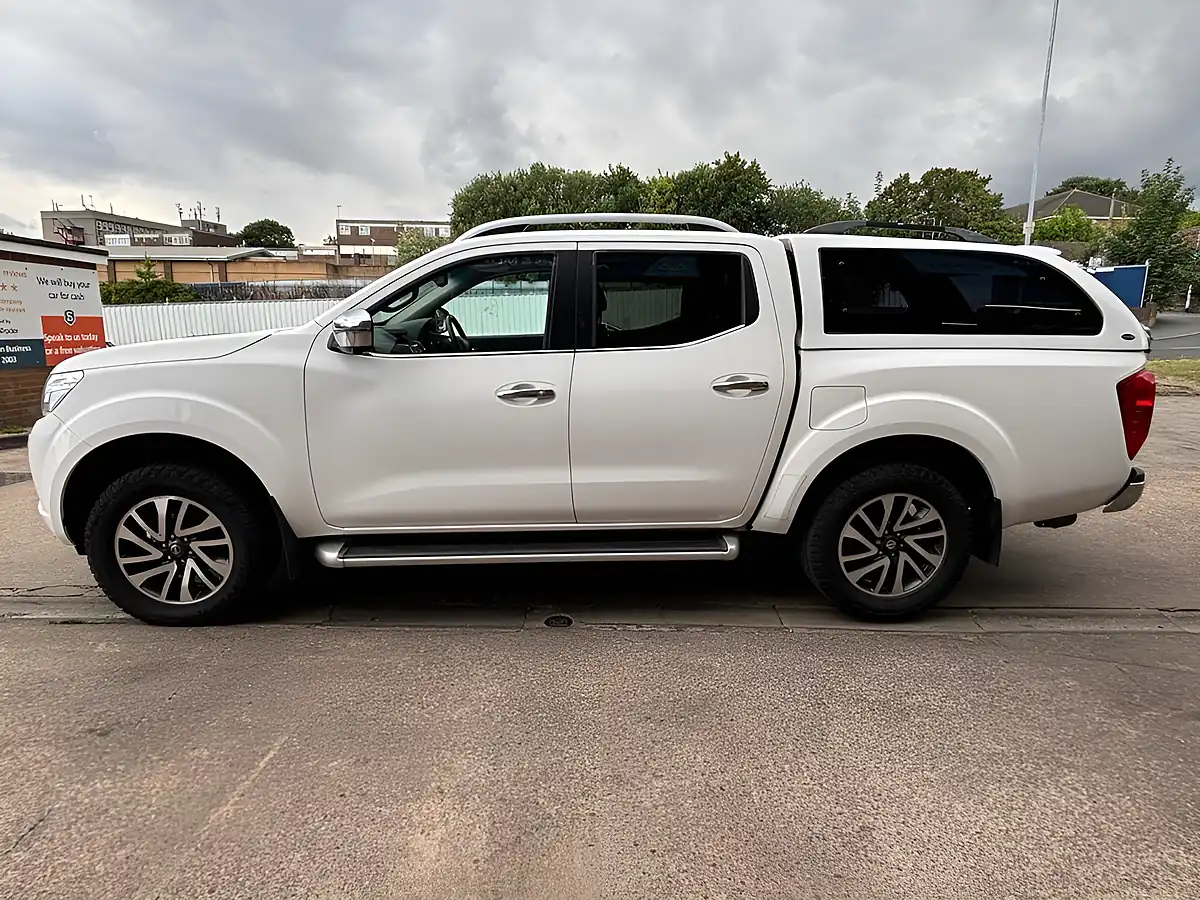 Used 2016 Nissan Navara Tekna White - Interior and Exterior details 6