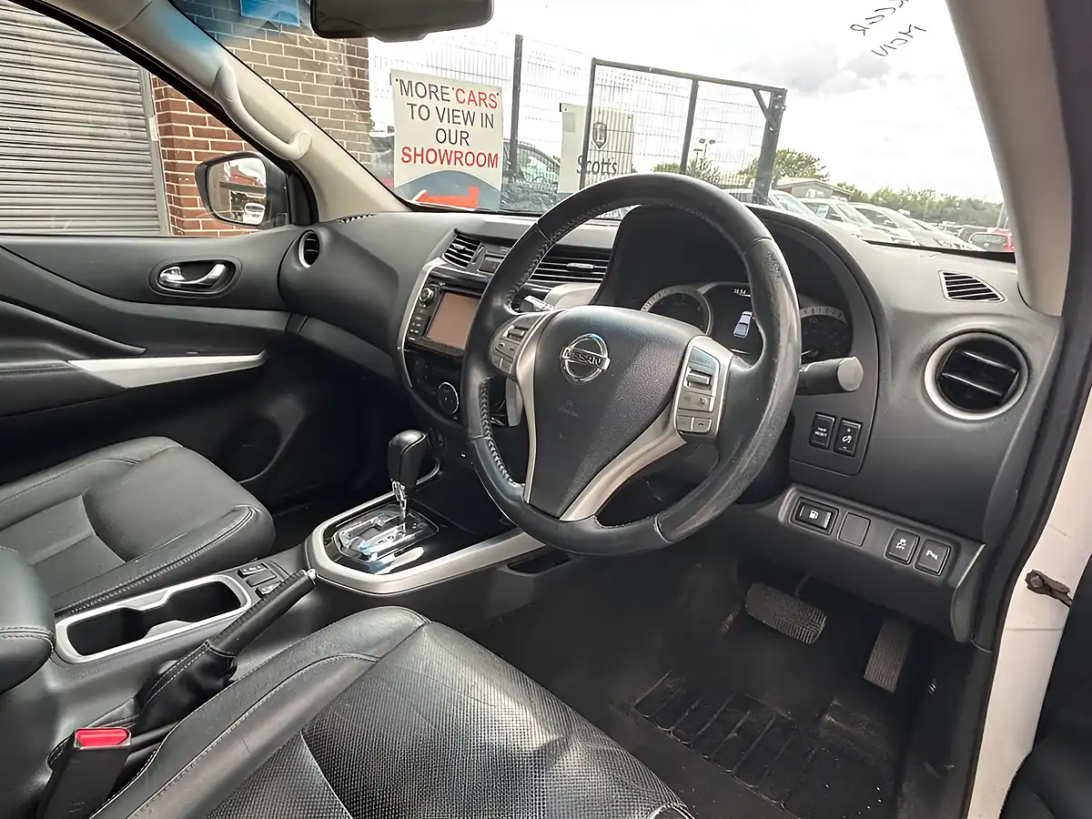 Used 2016 Nissan Navara Tekna White - Interior and Exterior details 7