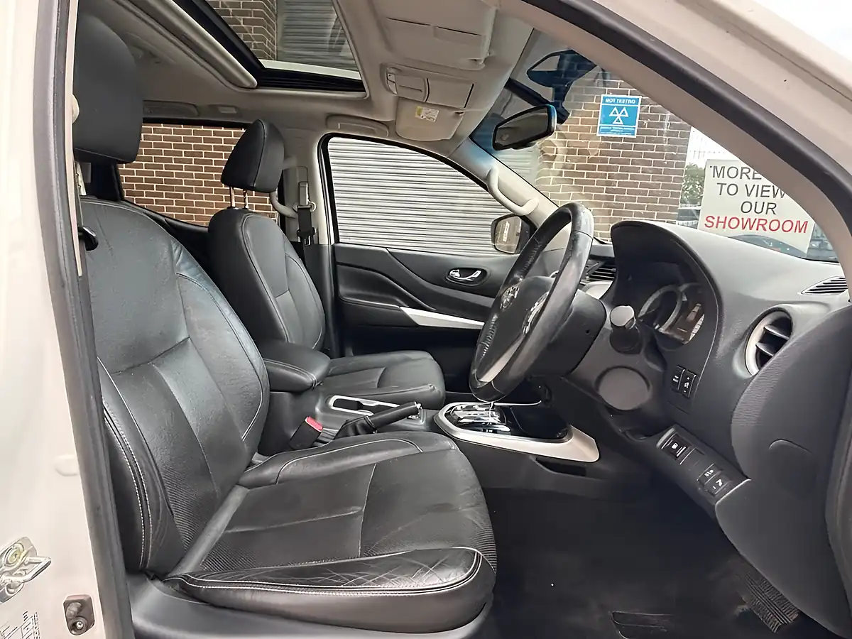 Used 2016 Nissan Navara Tekna White - Interior and Exterior details 8