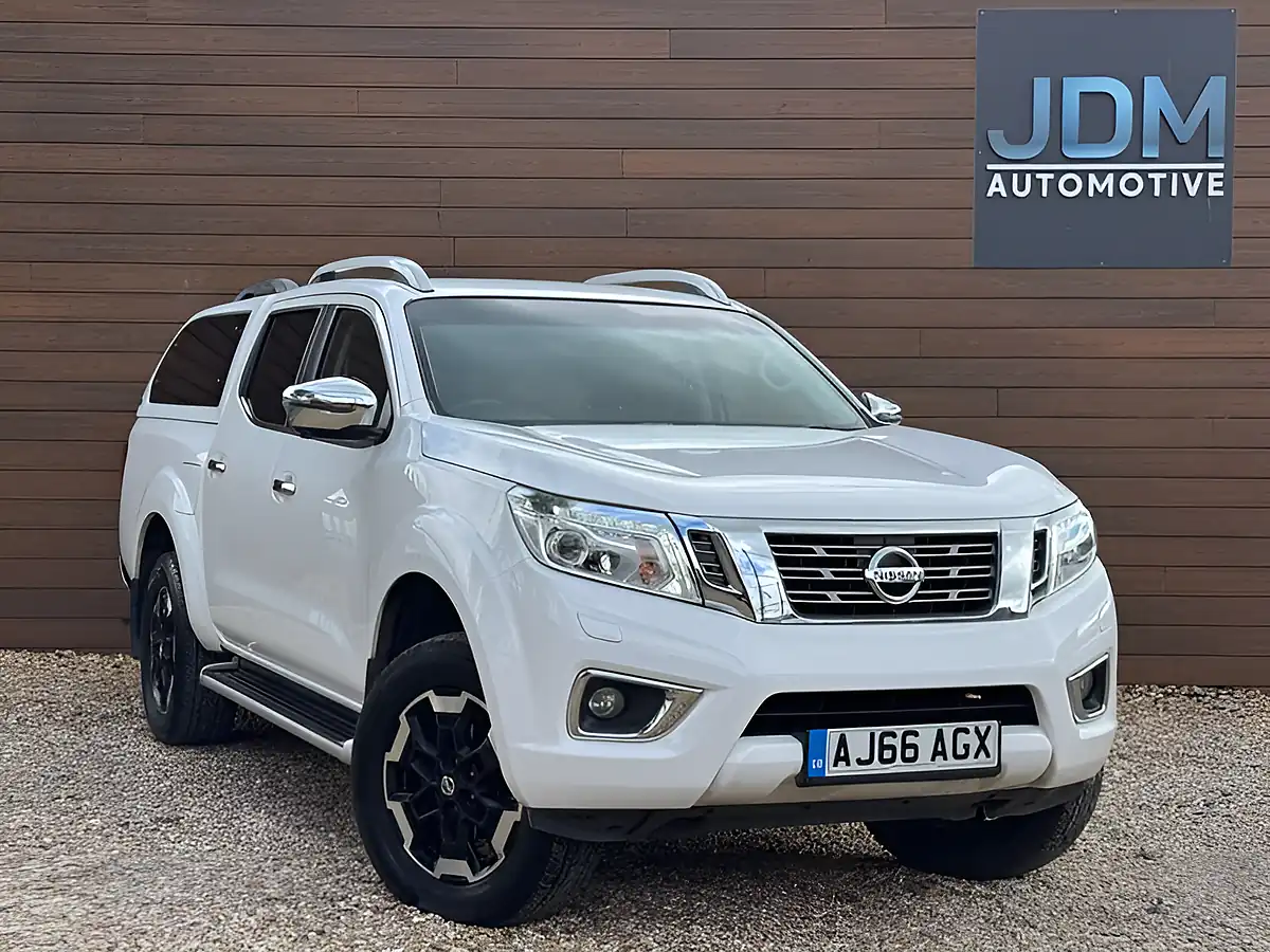 Used 2016 Nissan Navara Tekna White - Front View
