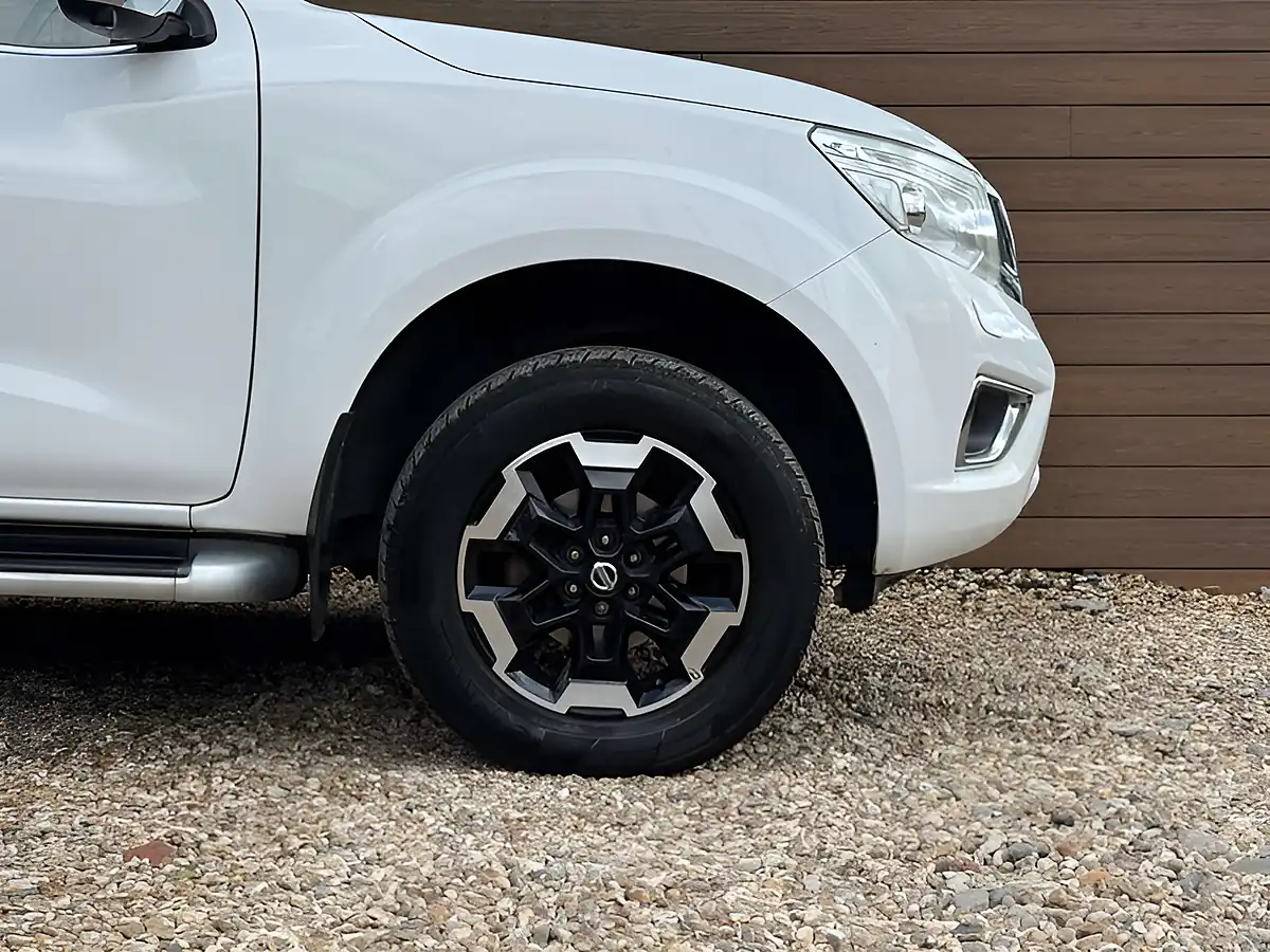 Used 2016 Nissan Navara Tekna White - Interior and Exterior details 10