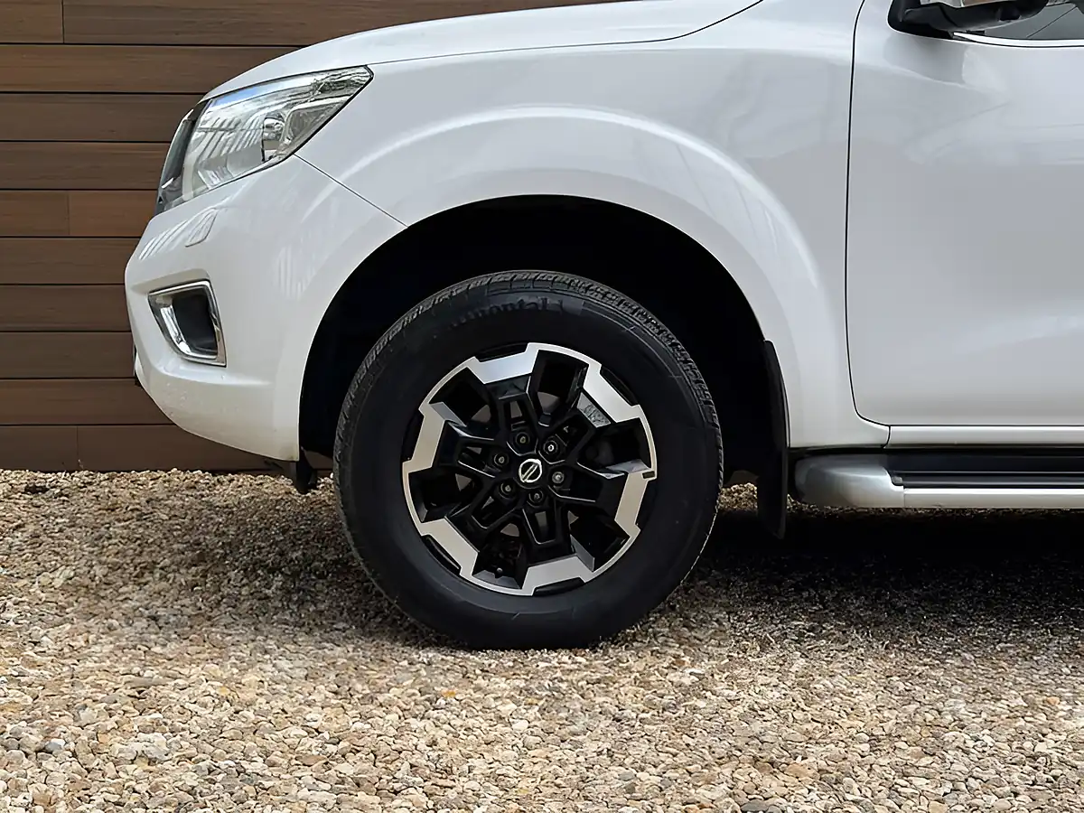 Used 2016 Nissan Navara Tekna White - Interior and Exterior details 11