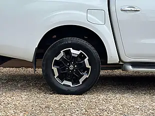 Used 2016 Nissan Navara Tekna White - Interior and Exterior details 12