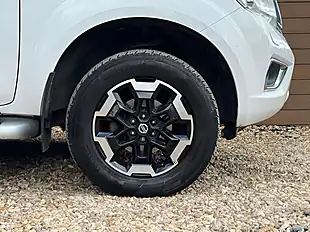Used 2016 Nissan Navara Tekna White - Interior and Exterior details 14