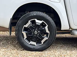 Used 2016 Nissan Navara Tekna White - Interior and Exterior details 16