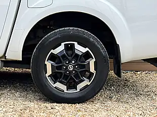 Used 2016 Nissan Navara Tekna White - Interior and Exterior details 17