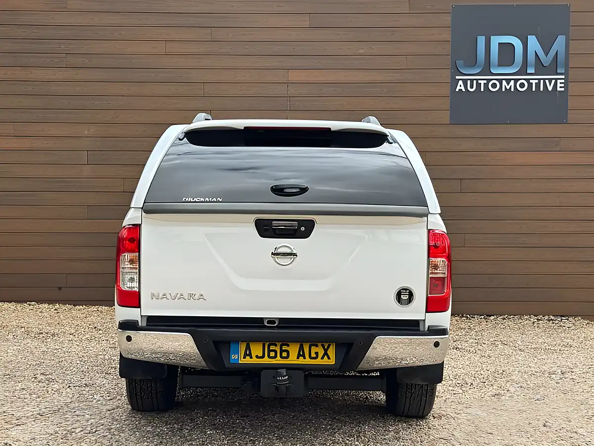 Used 2016 Nissan Navara Tekna White - Interior and Exterior details 4