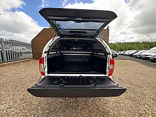 Used 2016 Nissan Navara Tekna White - Interior and Exterior details 5