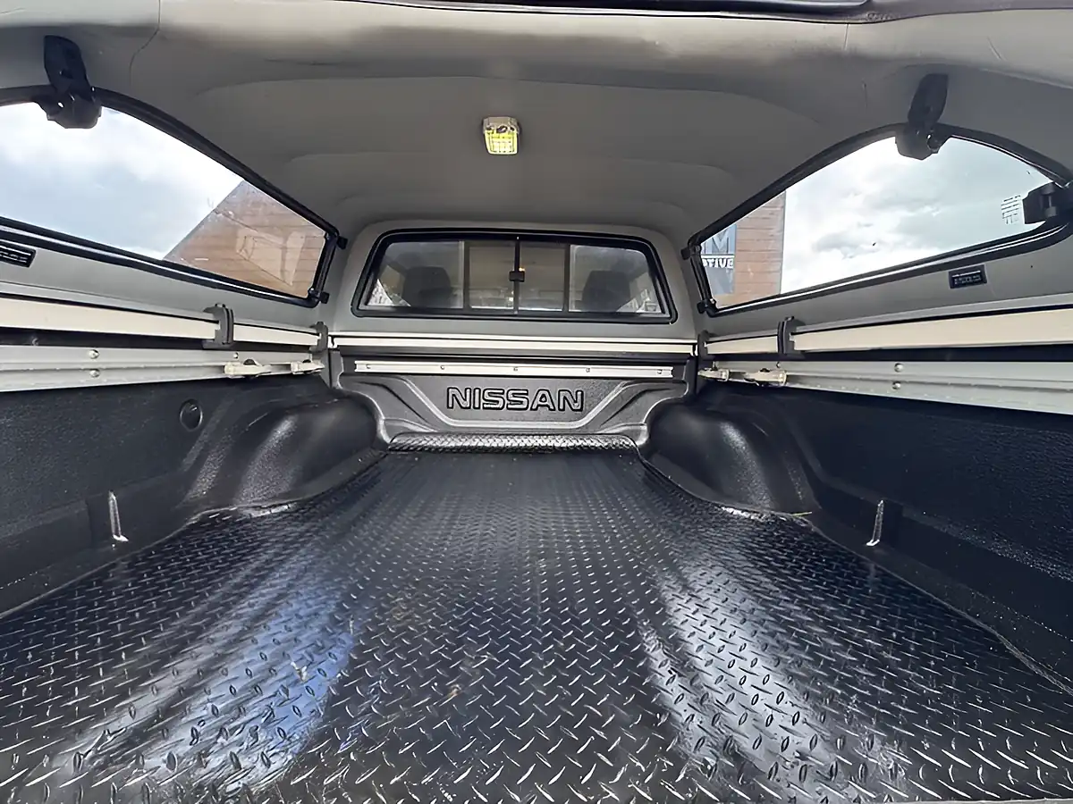 Used 2016 Nissan Navara Tekna White - Interior and Exterior details 6