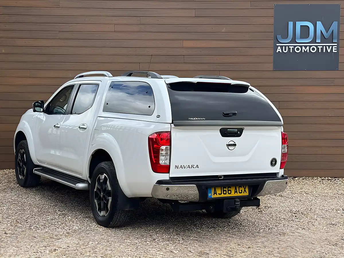 Used 2016 Nissan Navara Tekna White - Interior and Exterior details 7