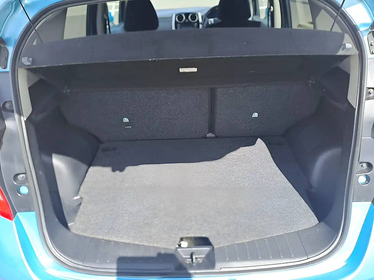 Used 2016 Nissan Note Acenta Premium Blue - Interior and Exterior details 15