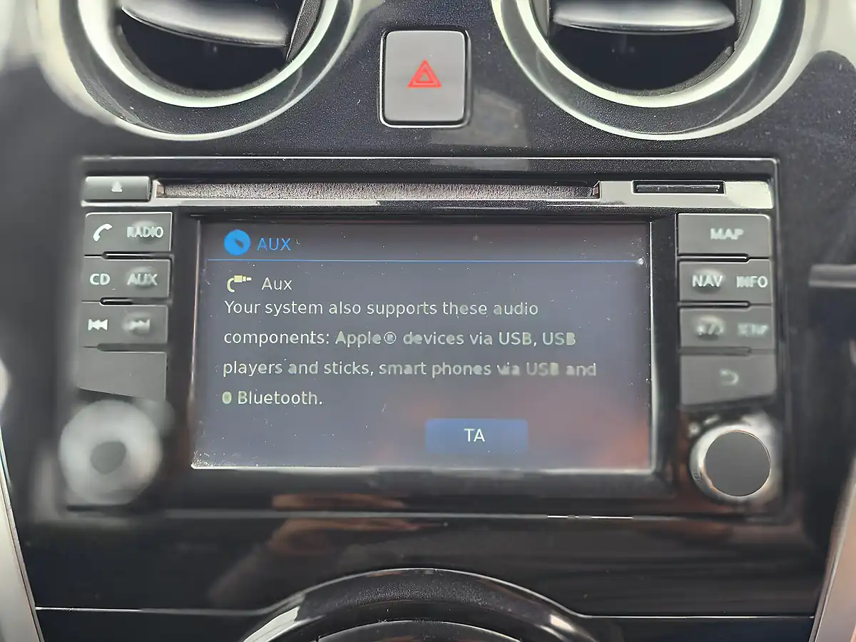 Used 2016 Nissan Note Acenta Premium White - Interior and Exterior details 16