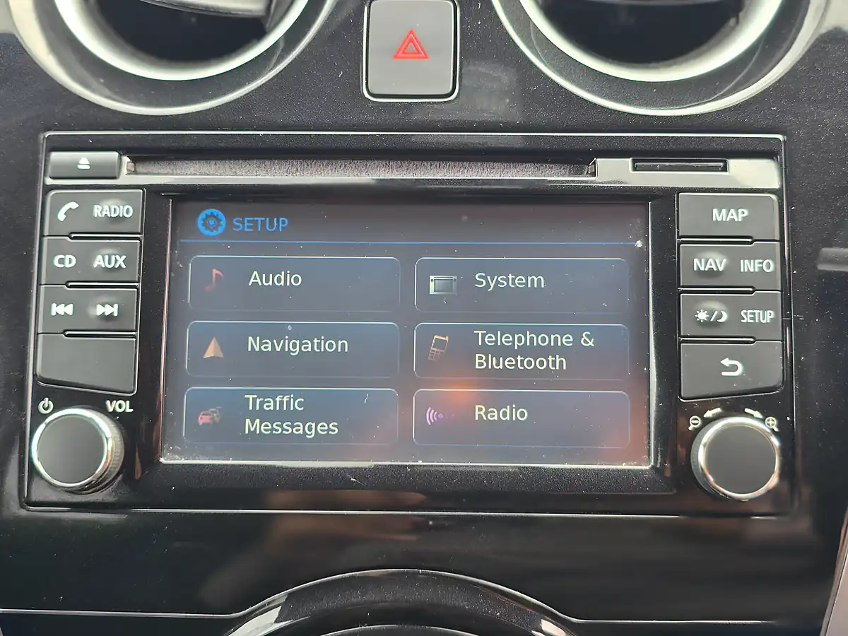 Used 2016 Nissan Note Acenta Premium White - Interior and Exterior details 17