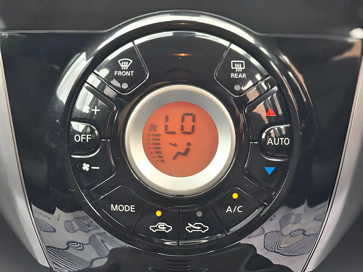 Used 2016 Nissan Note Acenta Premium White - Interior and Exterior details 20