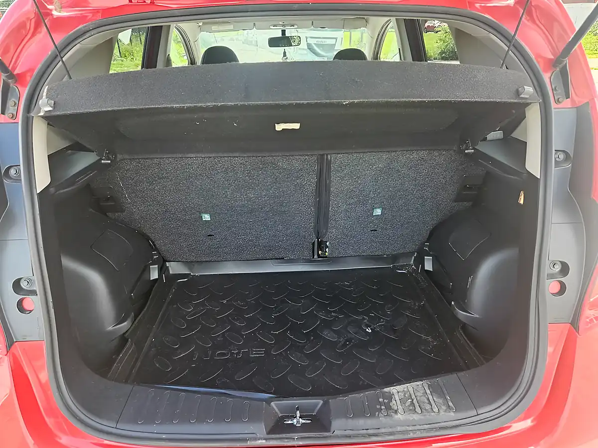 Used 2016 Nissan Note Acenta Red - Interior and Exterior details 9