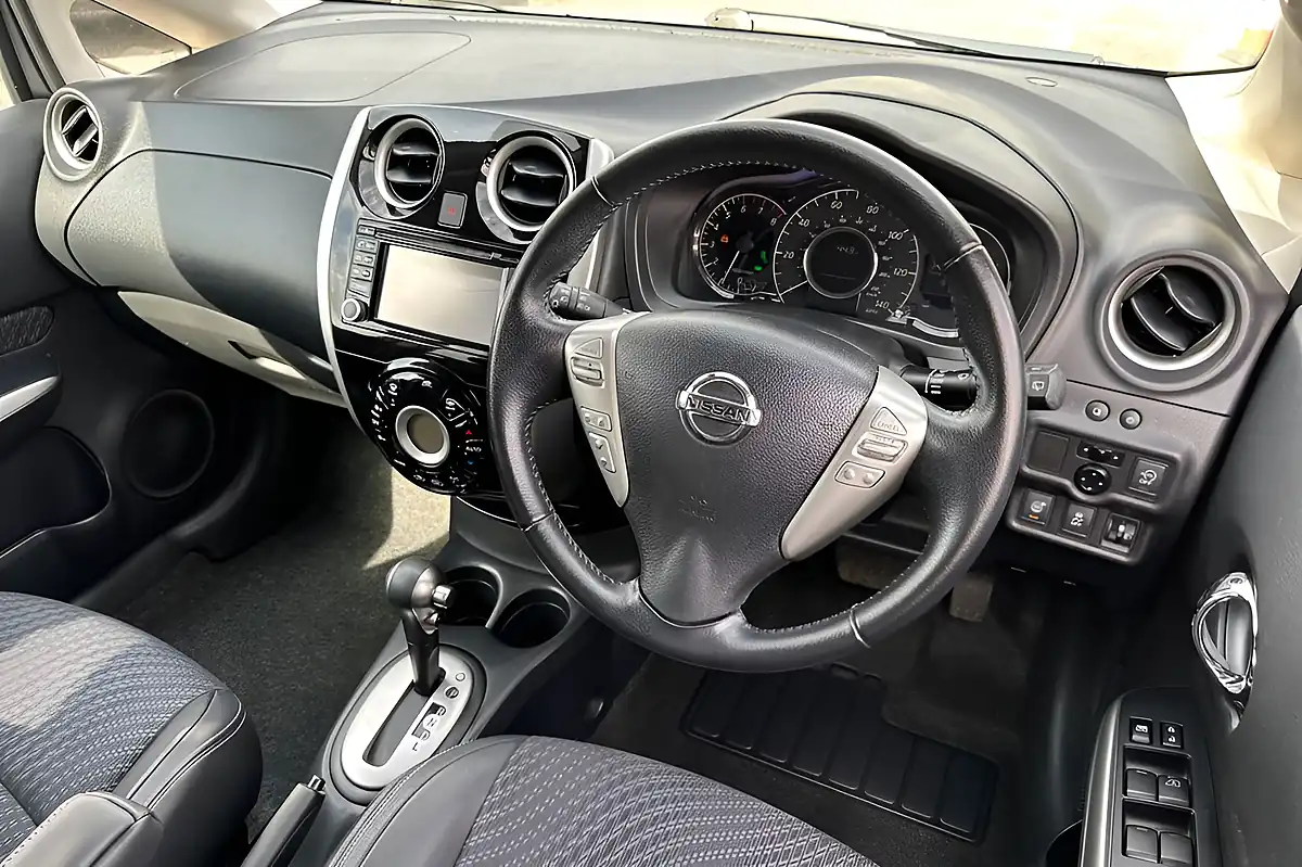 Used 2016 Nissan Note Tekna Blade Silver - Interior and Exterior details 10
