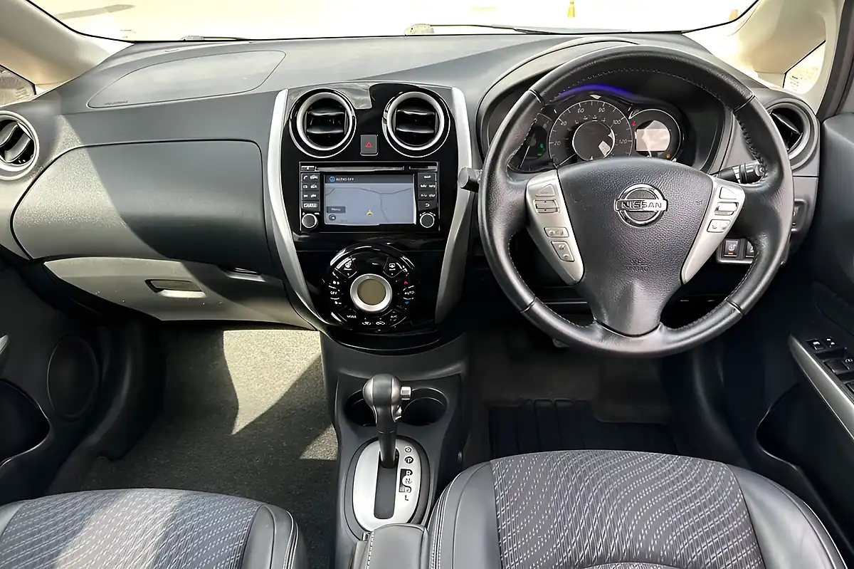 Used 2016 Nissan Note Tekna Blade Silver - Interior and Exterior details 11