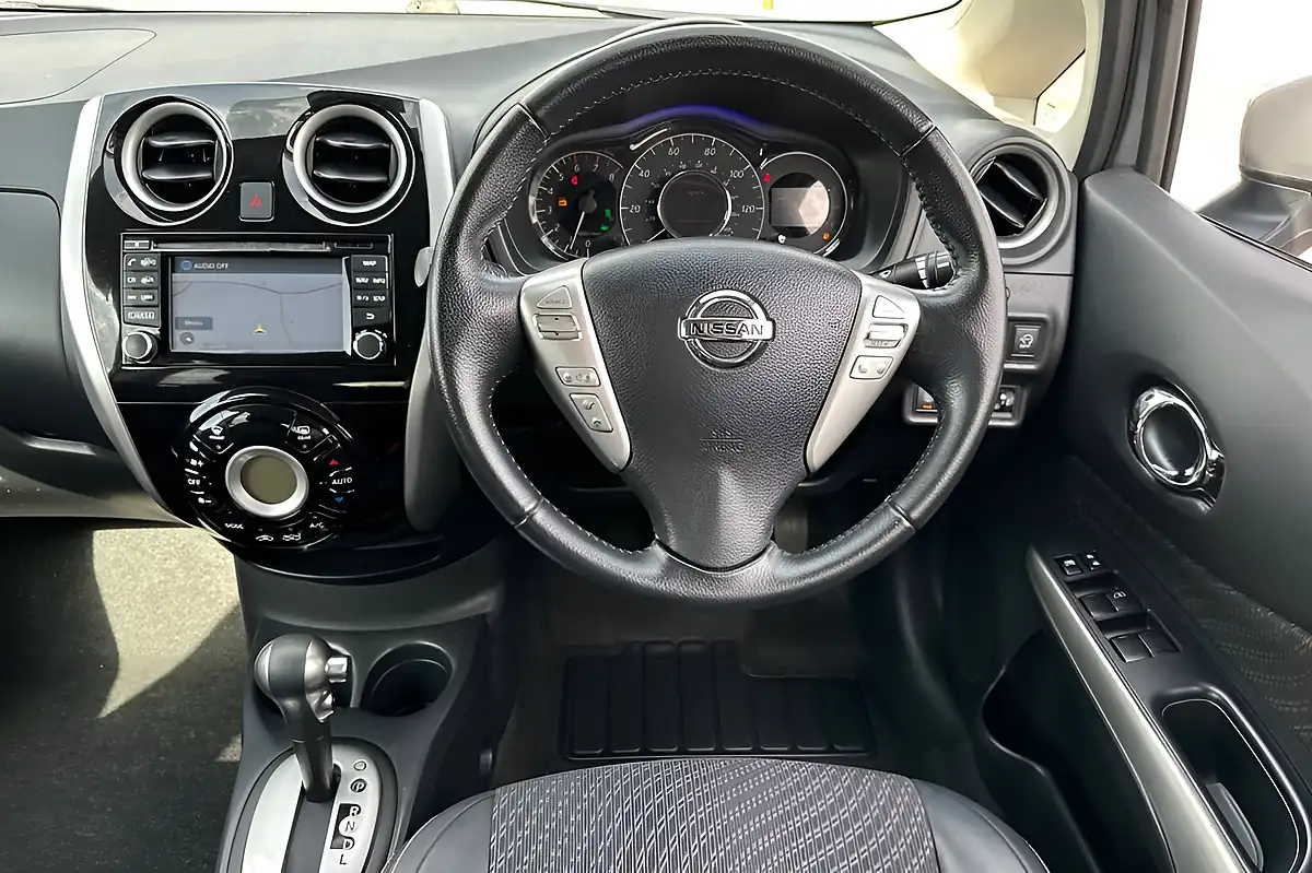 Used 2016 Nissan Note Tekna Blade Silver - Interior and Exterior details 12