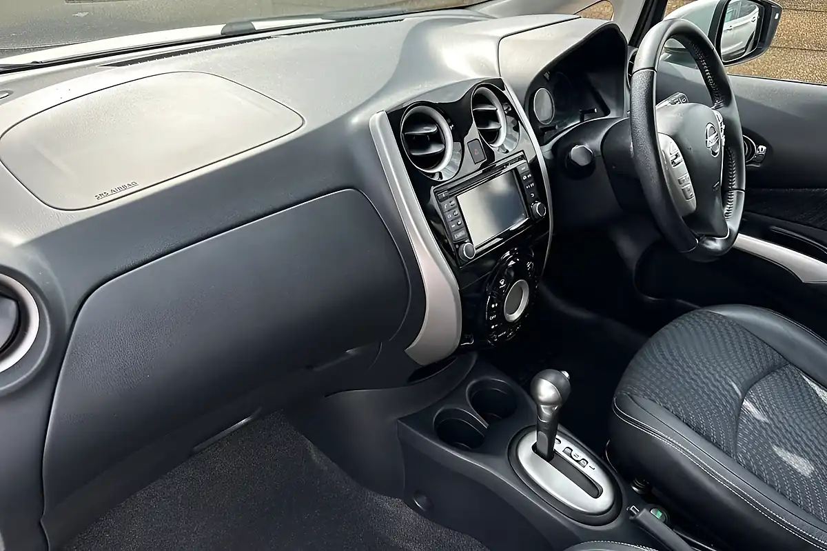 Used 2016 Nissan Note Tekna Blade Silver - Interior and Exterior details 15