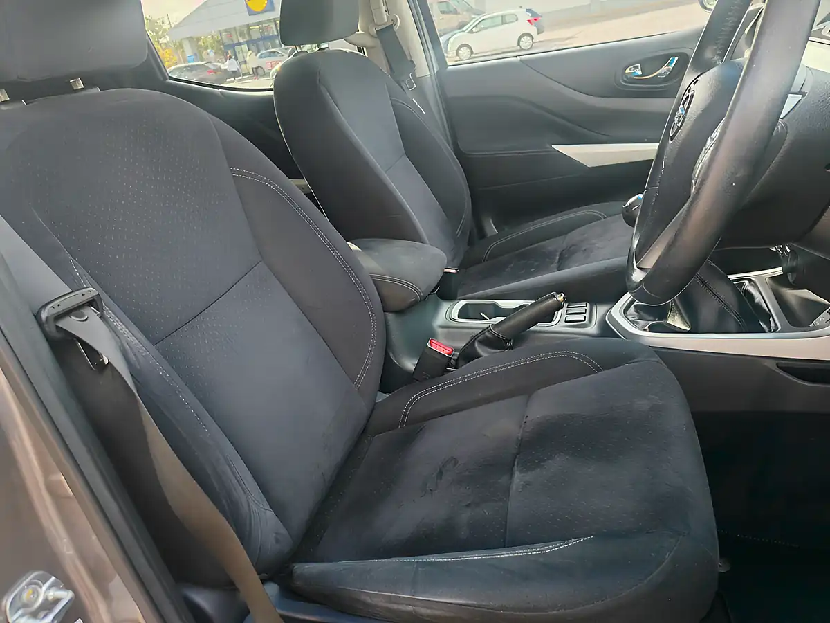 Used 2016 Nissan NP300 Navara N-Connecta Grey - Interior and Exterior details 11