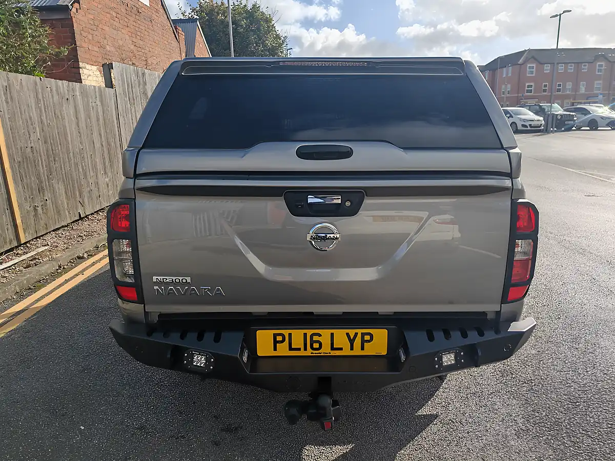 Used 2016 Nissan NP300 Navara N-Connecta Grey - Interior and Exterior details 8
