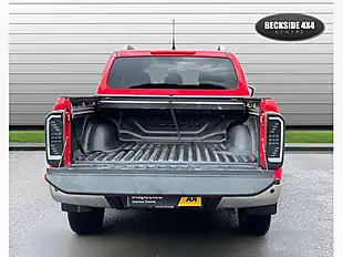 Used 2016 Nissan NP300 Tekna Flame Red - Interior and Exterior details 10