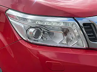 Used 2016 Nissan NP300 Tekna Flame Red - Interior and Exterior details 14
