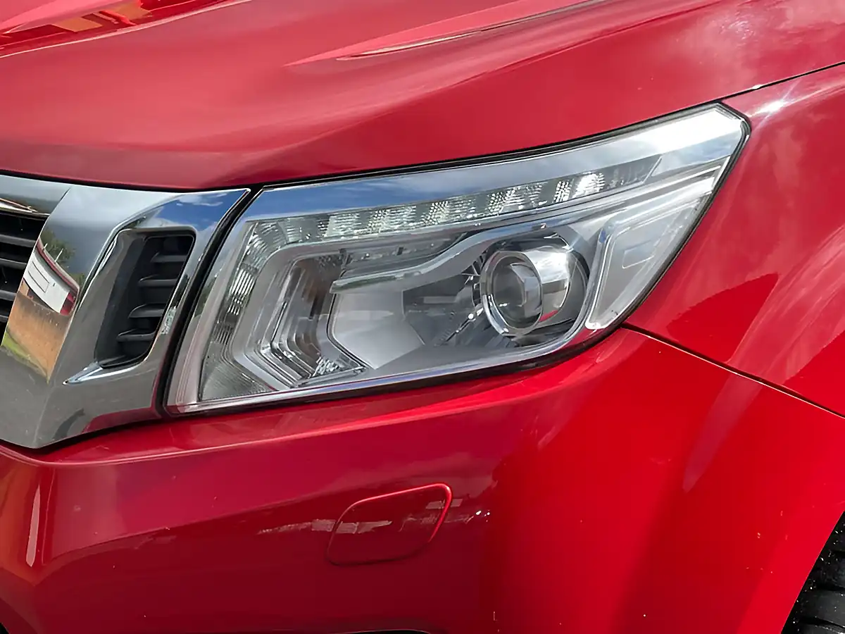 Used 2016 Nissan NP300 Tekna Flame Red - Interior and Exterior details 15