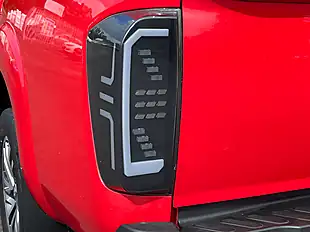 Used 2016 Nissan NP300 Tekna Flame Red - Interior and Exterior details 18