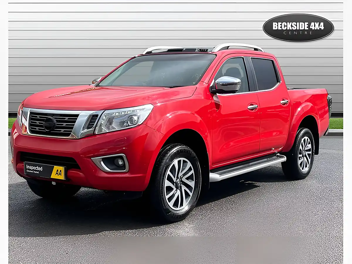 Used 2016 Nissan NP300 Tekna Flame Red - Interior and Exterior details 5