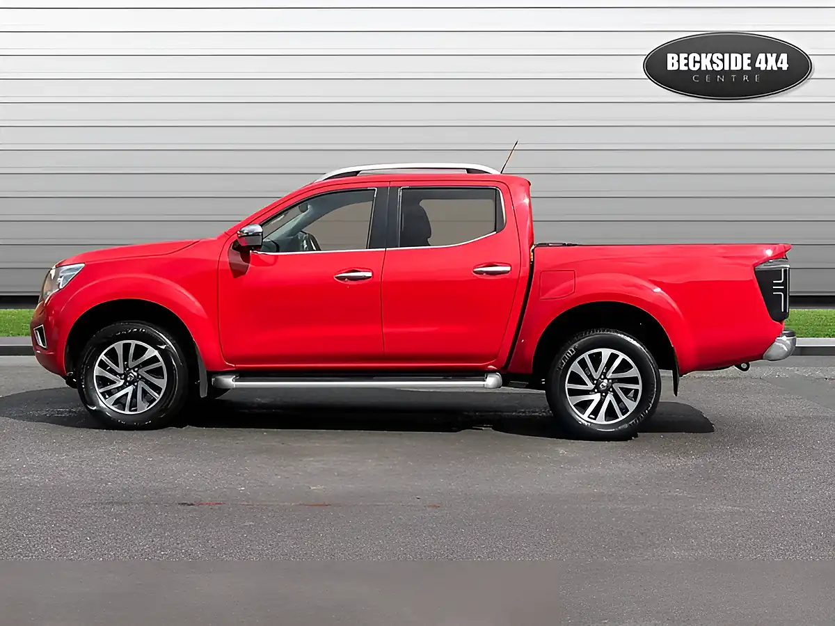 Used 2016 Nissan NP300 Tekna Flame Red - Interior and Exterior details 6