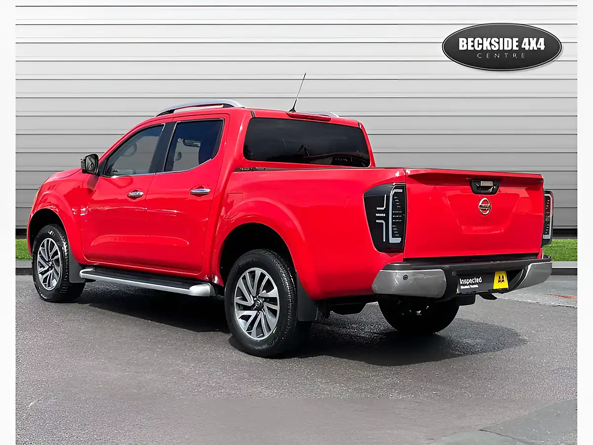 Used 2016 Nissan NP300 Tekna Flame Red - Interior and Exterior details 7