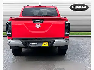 Used 2016 Nissan NP300 Tekna Flame Red - Interior and Exterior details 9