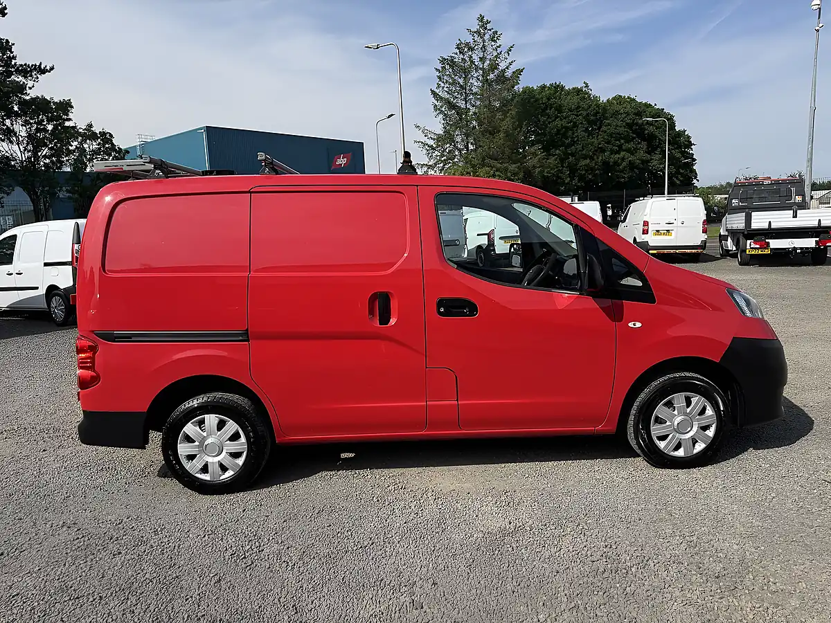 Used 2016 Nissan NV200 Acenta Red - Interior and Exterior details 4